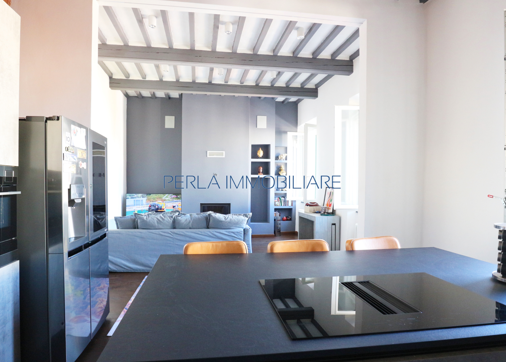 ZONA CENTRALE - Appartamento totalmente ristrutturato ed ammobiliato. Euro 180.000