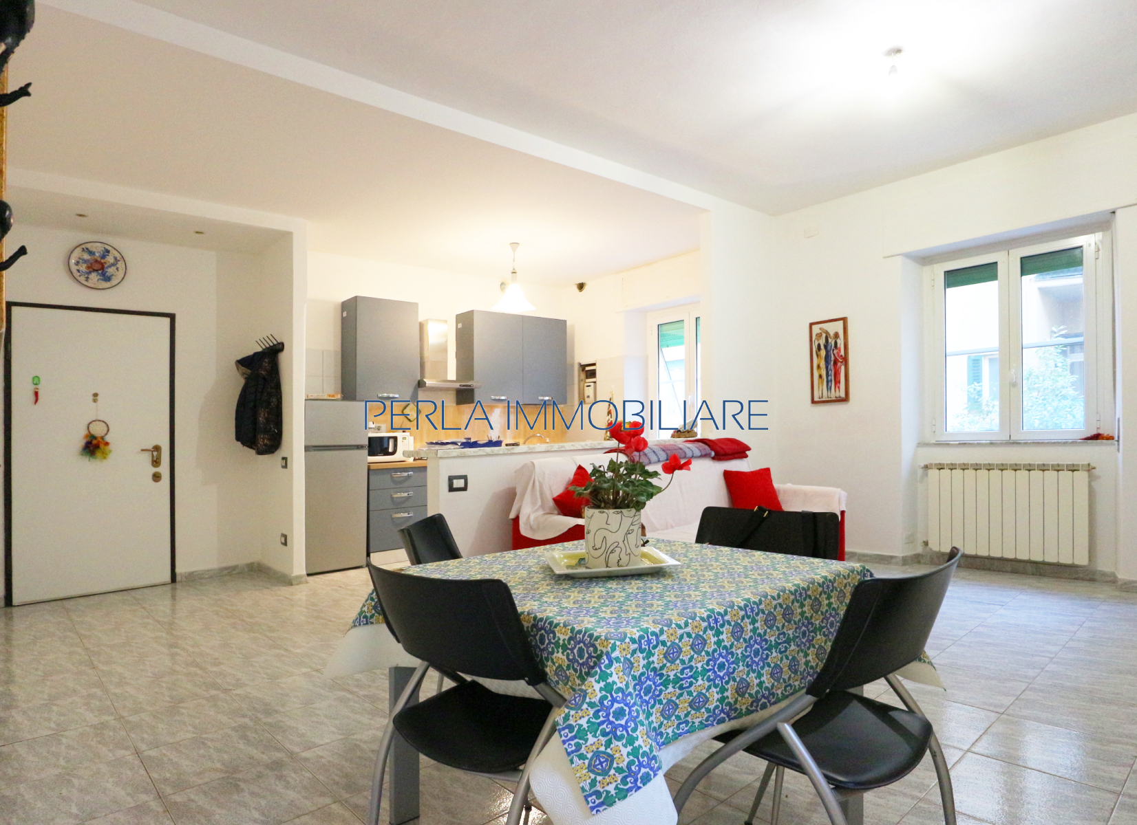 ZONA CENTRALE - VENDITA NUDA PROPRIETA' 4 vani. Euro 100.000