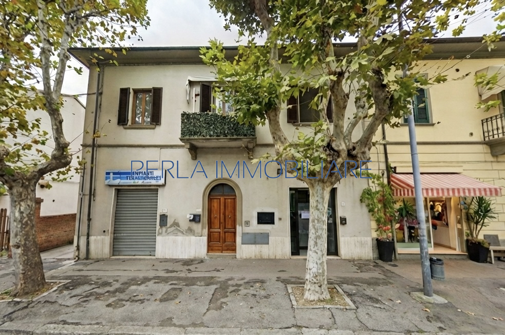 ZONA CENTRALE - 3 vani locato ultimo piano. Euro 110.000