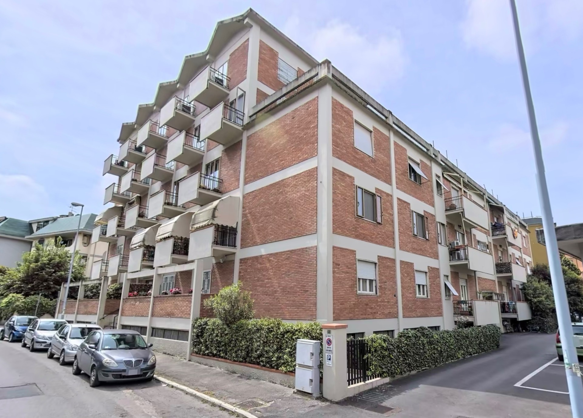 ZONA REGIONI - 5 vani con garage. Euro 275.000