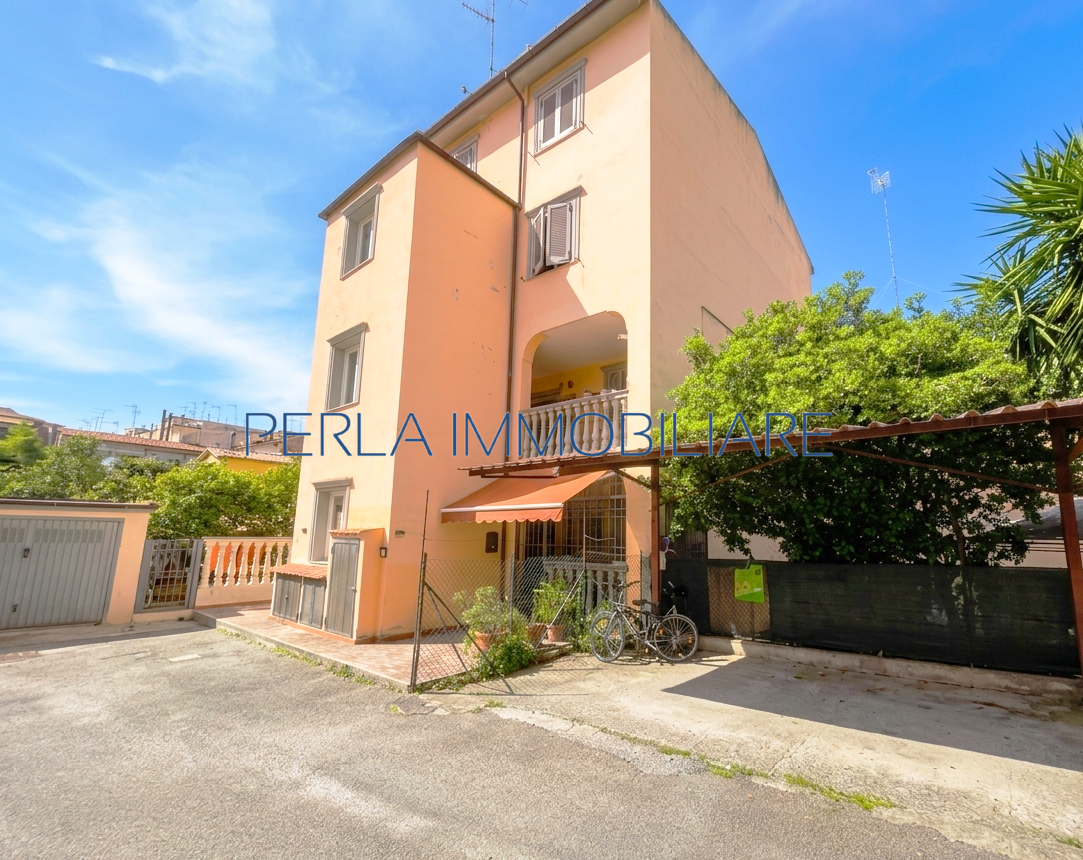 ZONA CENTRALE - 3 vani con ingresso indipendente. Euro 149.000