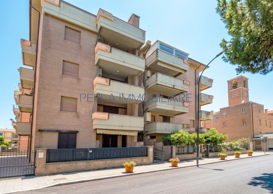 MARINA DI GROSSETO - Trilocale a 200 mt dal mare. Euro 215.000