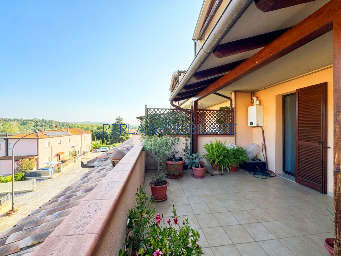 ZONA ISTIA D'OMBRONE - 3 van con garage, posto auto e ampie terrazze. Euro 185.000